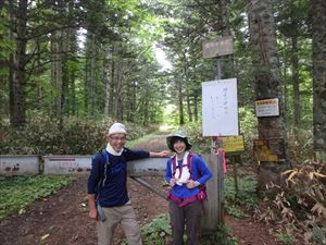 盤の沢林道ゲート前で入山者の方にお会いしました