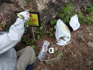 八剣山の看板の腐食・損傷の修繕と再設置を行いました