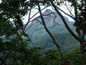 山頂から見た定山渓天狗岳