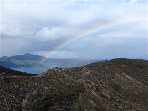 支笏湖に美しい虹がかかっていました。