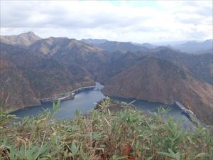 山頂手前から見たサッポロ湖