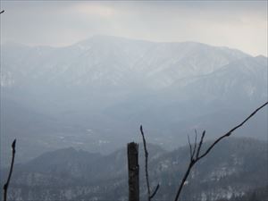 山頂から見た札幌岳の様子