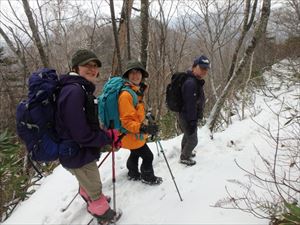 下山途中でお会いした山岳会（？）の方々です。