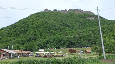 中央口からの八剣山全景