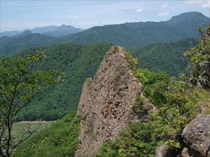 山頂手前からみた余市岳方面