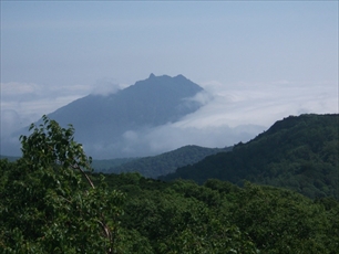 山頂から見た恵庭岳