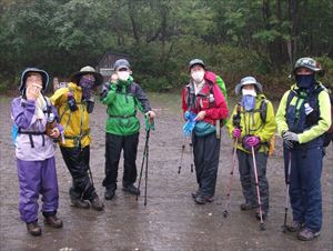 岩見沢の山岳会のグループが下山してきました。