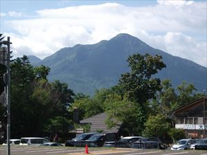 支笏湖温泉街から見た風不死岳