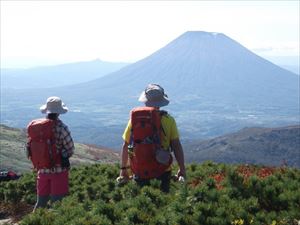 山頂から見た羊蹄山