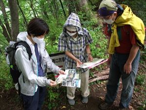 下山時は疲労により危険なため、比較的安全な西口コースへの下山をしたそうです。