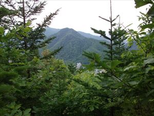 見晴台からみた朝日岳の様子