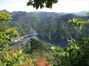 山頂手前から見たさっぽろ湖