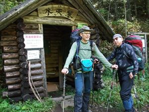 木天蓼小屋前でこれから入山する方にお会いしました。