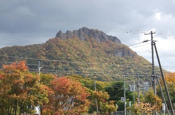 八剣山(観音岩山　標高498ｍ）