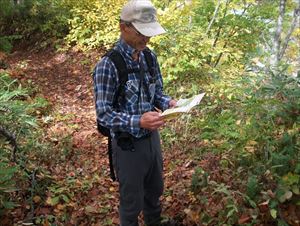 歩道上でお会いした方に登山ルールに関するリーフレットをお渡ししました。