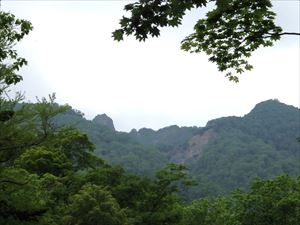 恵庭岳の入り口から見た山頂の様子
