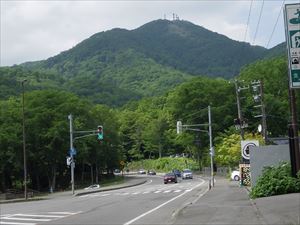 支笏湖畔から見た紋別岳