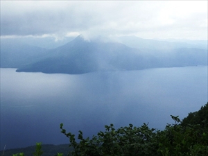 山頂から見た支笏湖と恵庭岳