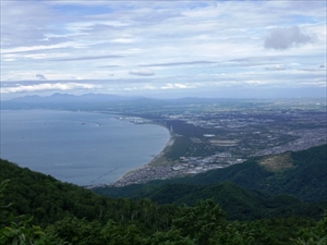 山頂から見た石狩湾と石狩市方面