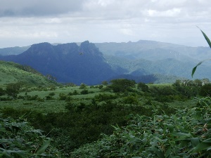 定山渓天狗岳、奥には手稲山