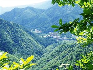 山頂手前から見た定山渓温泉街