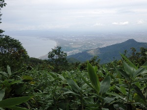 小樽天狗山の向こうに石狩湾