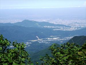 藻岩山南側と札幌市街が見えます。