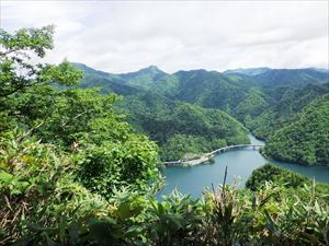 山頂手前から見たさっぽろ湖