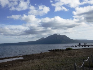 支笏湖のポロピナイから見た風不死岳
