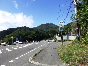 支笏湖温泉街から見た紋別岳