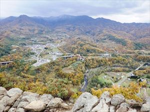 山頂から見た札幌岳の様子です。