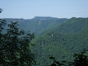 山頂付近から見た手稲山