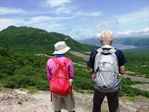 風不死岳と支笏湖の様子