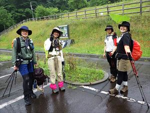 小天狗岳でお会いした方々です。先日も北山でお会いしました。