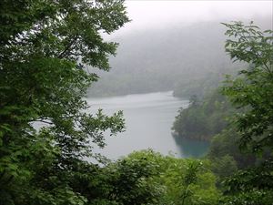 本日のオコタンペ湖には雲がかかっていました。