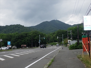 支笏湖温泉街から見た紋別岳の全景