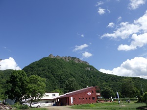 八剣山全景