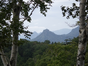 山頂から見た神威岳