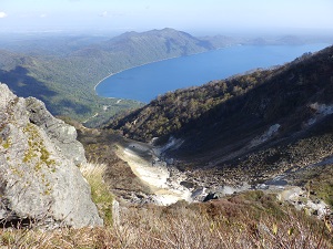 同じく第二見晴らし台からみた支笏湖・紋別岳方面