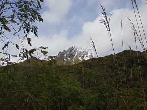 定山渓天狗岳に初冠雪が見られました。