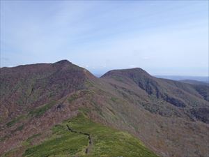 徳舜瞥山から見たホロホロ山