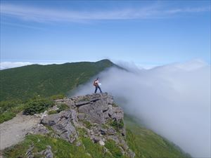 徳舜瞥山山頂に立つGSS