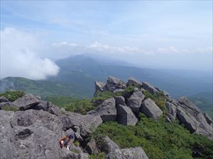 目国内岳の山頂