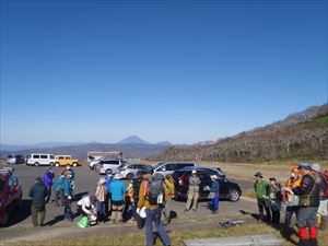 6月5日に高山植物の踏み荒らし防止用に張ったロープを、雪が積もる前に「洞爺湖周辺の自然環境を守る連絡会」のみなさんと回収してきました。