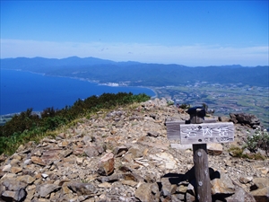 岩内岳山頂から日本海方面