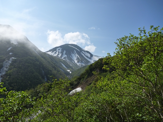 残雪と羅臼岳