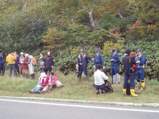 迎えのバスが来るまでの待ち時間参加者同士で話しが盛り上がっていました