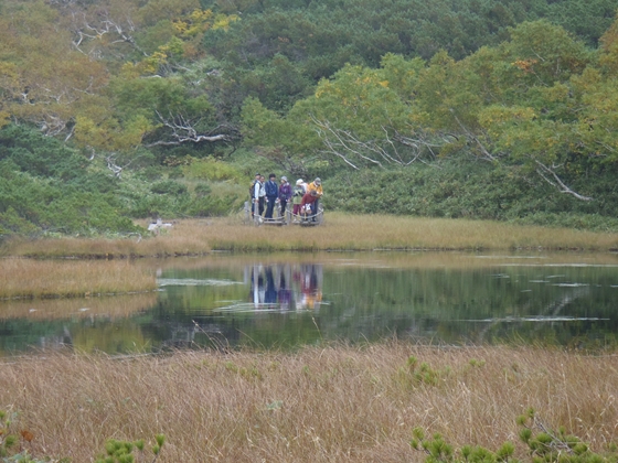 登山道より少し離れた場所にある展望台へ移動