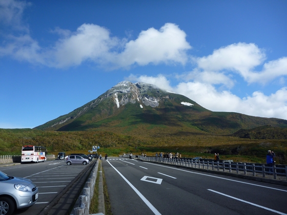 羅臼岳がやっと初冠雪となりました