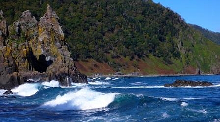 低気圧の影響で海は波が高い状態が続きますので、魚釣りをされる方は高波にご注意を!